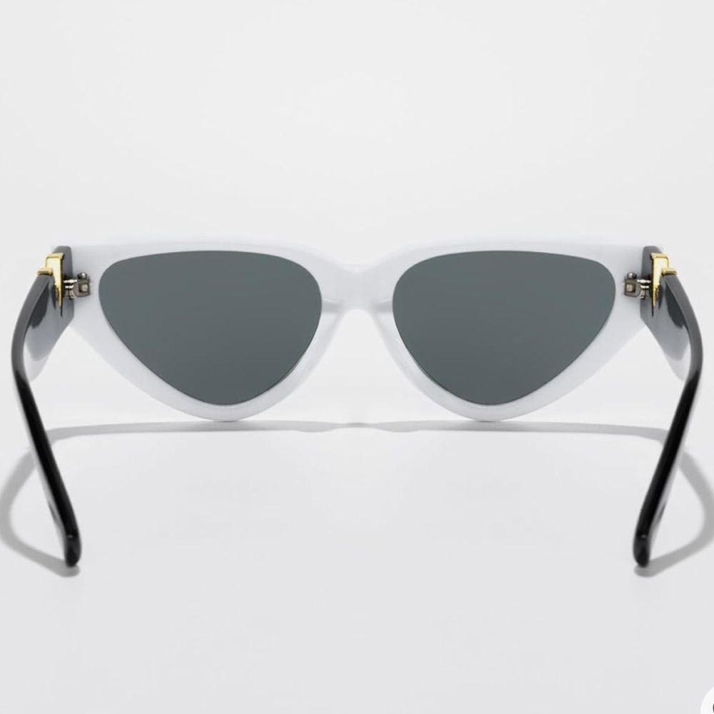 Elegant Black and White Striped Cat Eye Sunglasses - Picture 3 of 6